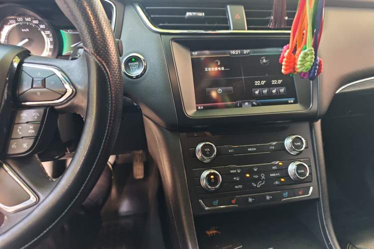 Used Ford Taurus 2015 EcoBoost 245 Fashion Edition Audio And AC Panel