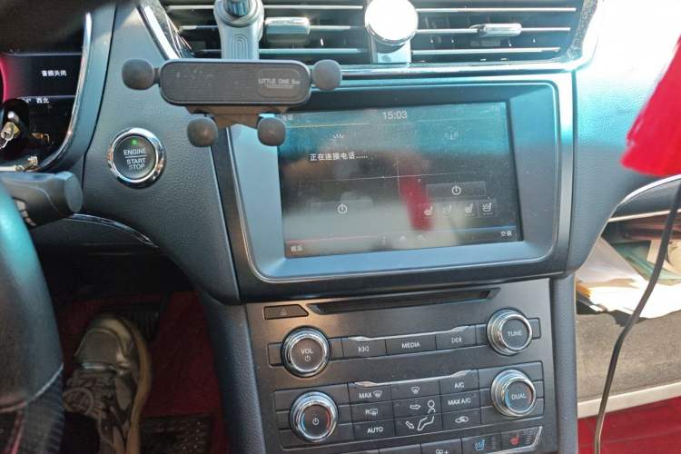 Used Ford Taurus 2015 EcoBoost 245 Fashion Edition Audio And AC Panel
