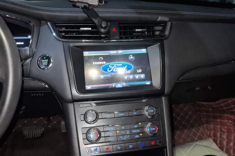 Used Ford Taurus 2015 EcoBoost 245 Fashion Edition Audio And AC Panel