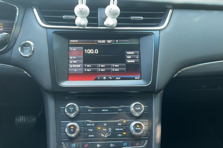Used Ford Taurus 2015 EcoBoost 245 Fashion Edition Audio And AC Panel
