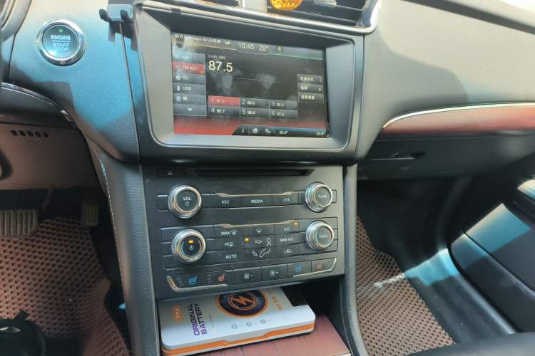 Used Ford Taurus 2015 EcoBoost 245 Fashion Edition Audio And AC Panel