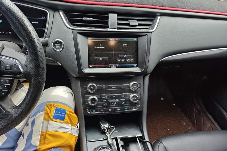 Used Ford Taurus 2015 EcoBoost 245 Fashion Edition Audio And AC Panel
