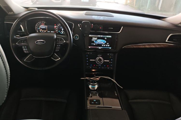 Used Ford Taurus 2015 EcoBoost 325 V6 Flagship Model Center Console