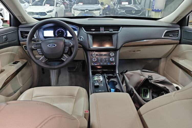Used Ford Taurus 2015 EcoBoost 245 Fashion Edition Center Console