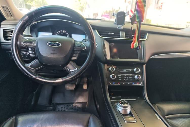 Used Ford Taurus 2015 EcoBoost 245 Fashion Edition Center Console
