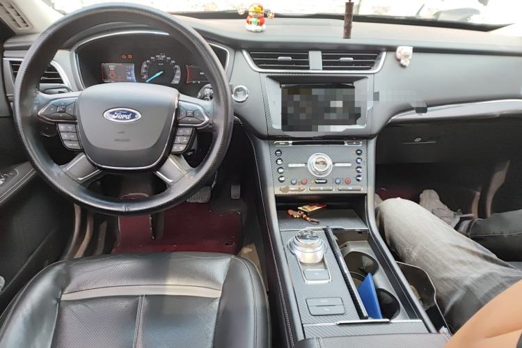 Used Ford Taurus 2015 EcoBoost 245 Luxury Model Center Console