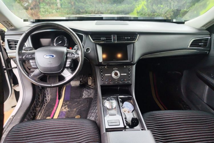 Used Ford Taurus 2015 EcoBoost 245 Luxury Model Center Console