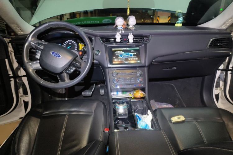 Used Ford Taurus 2015 EcoBoost 245 Fashion Edition Center Console
