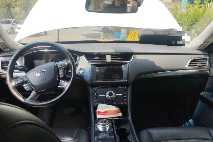 Used Ford Taurus 2015 EcoBoost 245 Luxury Model Center Console
