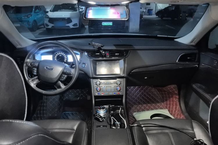 Used Ford Taurus 2015 EcoBoost 245 Fashion Edition Center Console