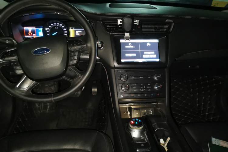 Used Ford Taurus 2015 EcoBoost 245 Fashion Edition Center Console