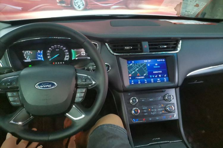 Used Ford Taurus 2015 EcoBoost 245 Fashion Edition Center Console