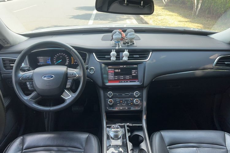 Used Ford Taurus 2015 EcoBoost 245 Fashion Edition Center Console