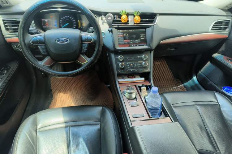 Used Ford Taurus 2015 EcoBoost 245 Fashion Edition Center Console