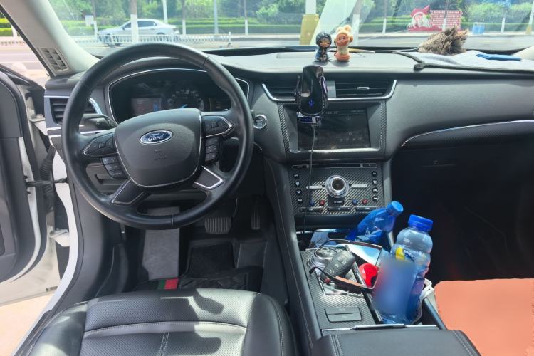 Used Ford Taurus 2015 EcoBoost 245 Luxury Model Center Console