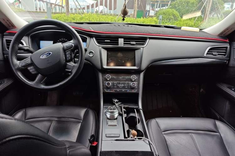 Used Ford Taurus 2015 EcoBoost 245 Fashion Edition Center Console