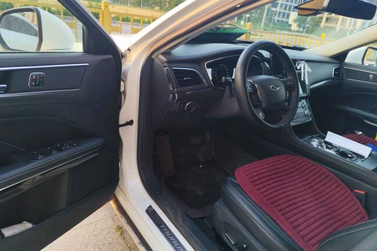 Used Ford Taurus 2015 EcoBoost 245 Fashion Edition Driver Seat