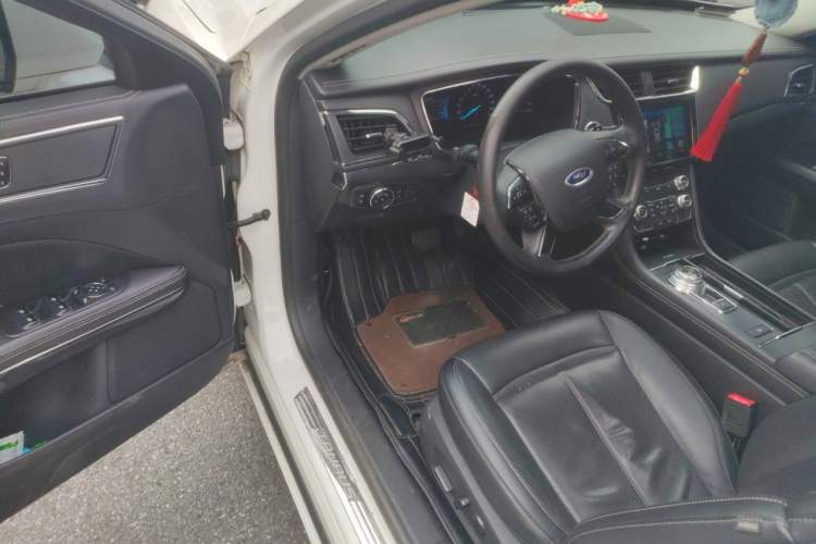 Used Ford Taurus 2015 EcoBoost 245 Fashion Edition Driver Seat