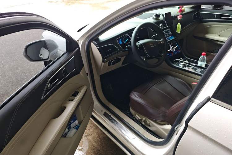 Used Ford Taurus 2015 EcoBoost 245 Luxury Model Driver Seat