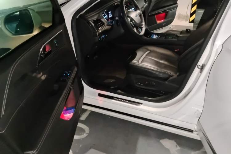 Used Ford Taurus 2015 EcoBoost 245 Luxury Model Driver Seat