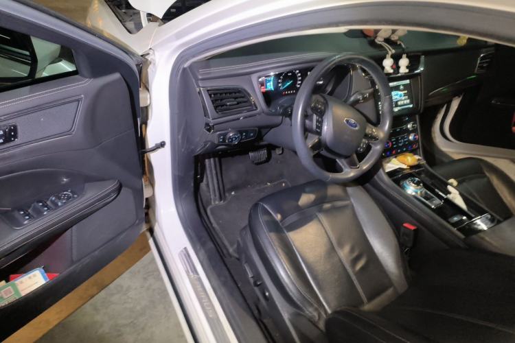 Used Ford Taurus 2015 EcoBoost 245 Fashion Edition Driver Seat