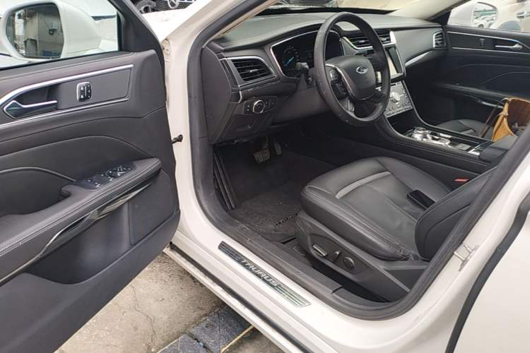 Used Ford Taurus 2015 EcoBoost 245 Luxury Model Driver Seat