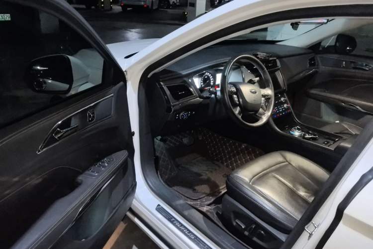 Used Ford Taurus 2015 EcoBoost 245 Fashion Edition Driver Seat