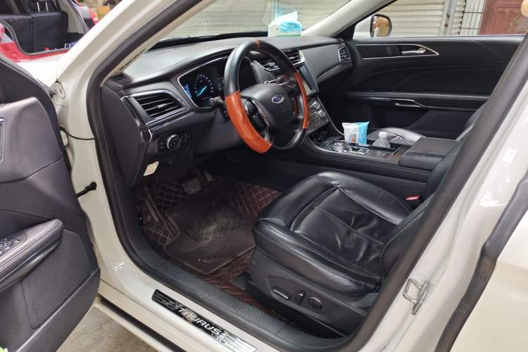 Used Ford Taurus 2015 EcoBoost 245 Fashion Edition Driver Seat