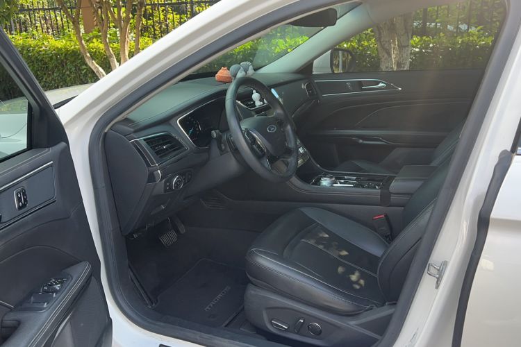 Used Ford Taurus 2015 EcoBoost 245 Fashion Edition Driver Seat