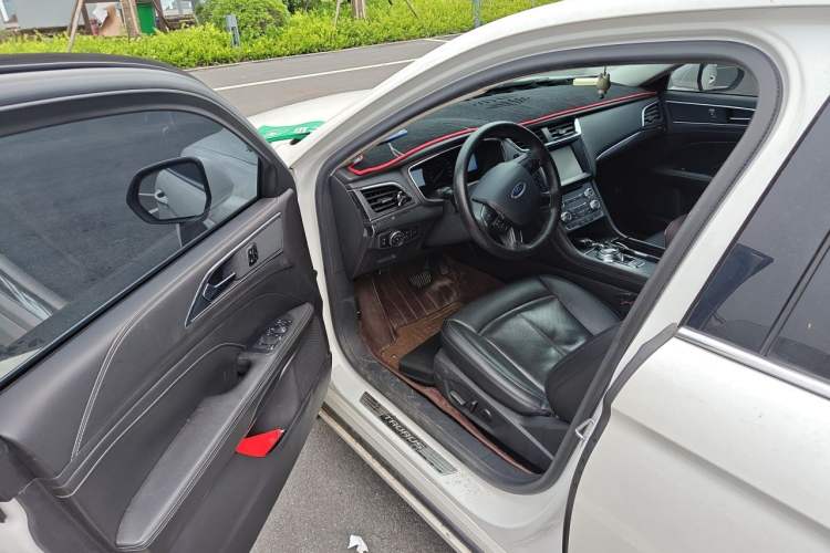 Used Ford Taurus 2015 EcoBoost 245 Fashion Edition Driver Seat