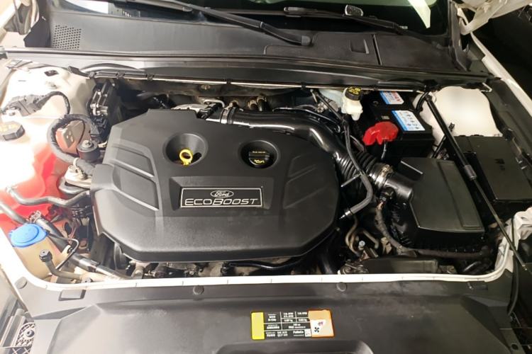 Used Ford Taurus 2015 EcoBoost 245 Ultimate Model Engine Bay