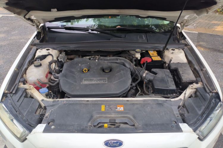Used Ford Taurus 2015 EcoBoost 245 Luxury Model Engine Bay