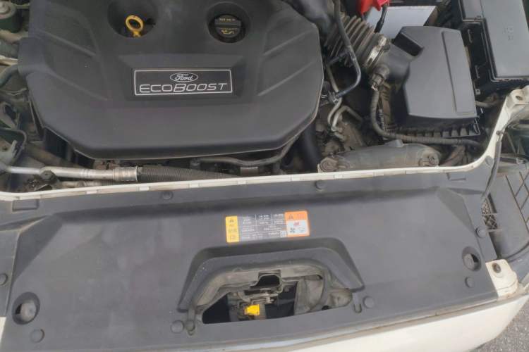 Used Ford Taurus 2015 EcoBoost 245 Fashion Edition Engine Bay