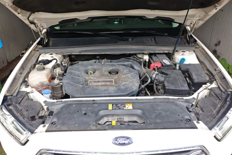 Used Ford Taurus 2015 EcoBoost 245 Luxury Model Engine Bay