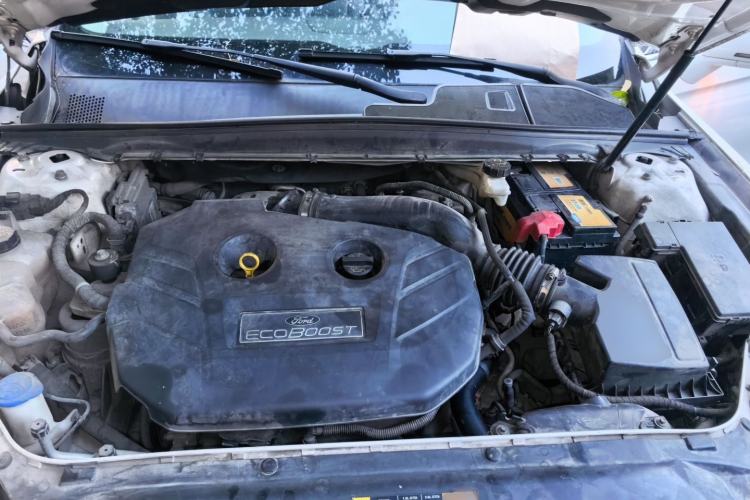 Used Ford Taurus 2015 EcoBoost 245 Luxury Model Engine Bay