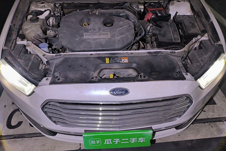 Used Ford Taurus 2015 EcoBoost 245 Luxury Model Engine Bay