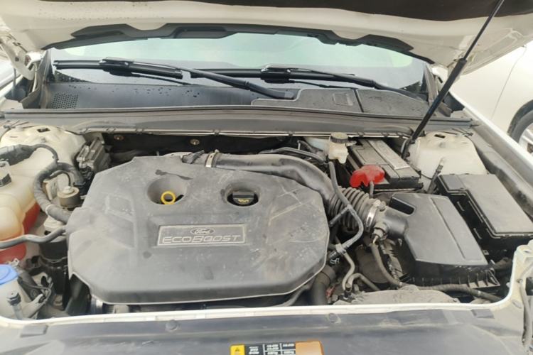 Used Ford Taurus 2015 EcoBoost 245 Luxury Model Engine Bay