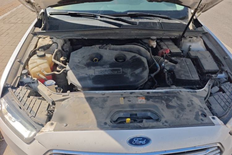 Used Ford Taurus 2015 EcoBoost 245 Fashion Edition Engine Bay
