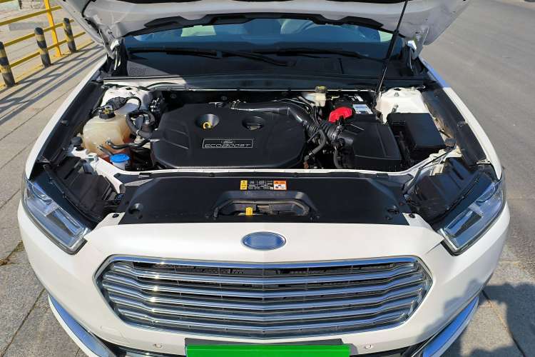 Used Ford Taurus 2015 EcoBoost 245 Luxury Model Engine Bay