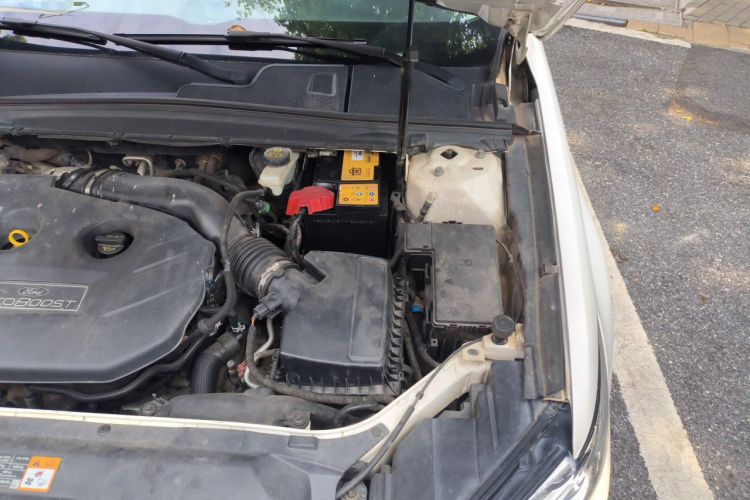 Used Ford Taurus 2015 EcoBoost 245 Luxury Model Engine Bay Left