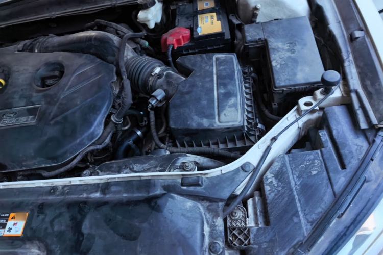 Used Ford Taurus 2015 EcoBoost 245 Luxury Model Engine Bay Left
