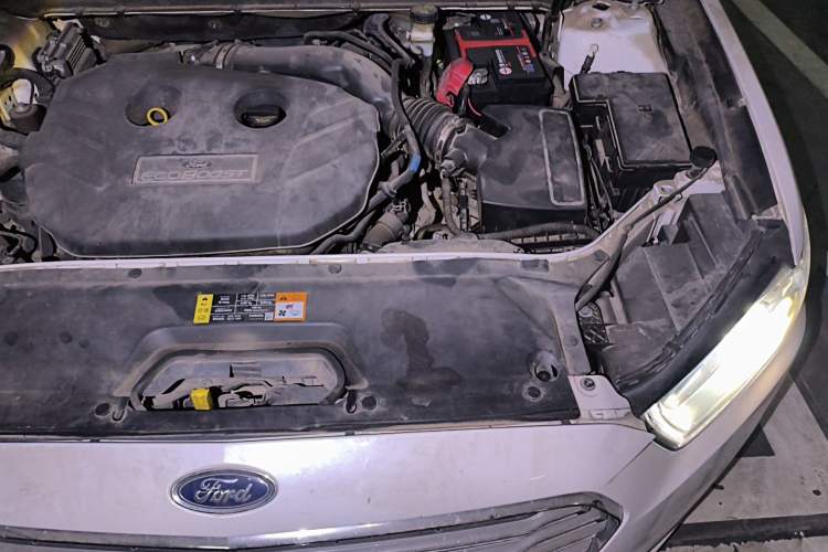 Used Ford Taurus 2015 EcoBoost 245 Luxury Model Engine Bay Left