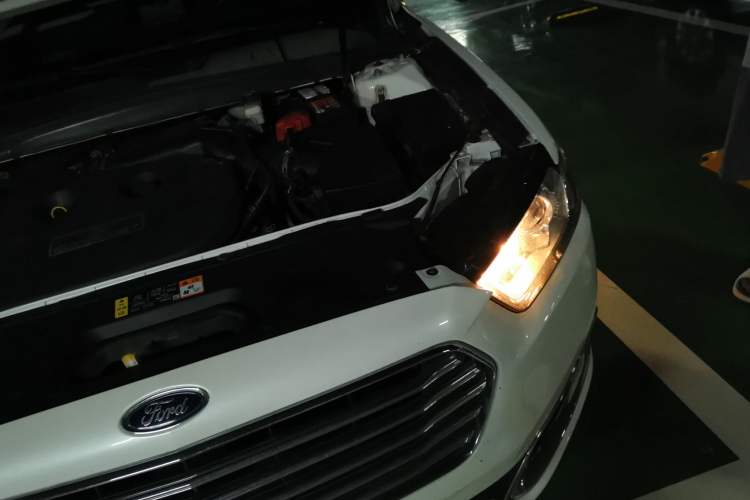 Used Ford Taurus 2015 EcoBoost 245 Fashion Edition Engine Bay Left