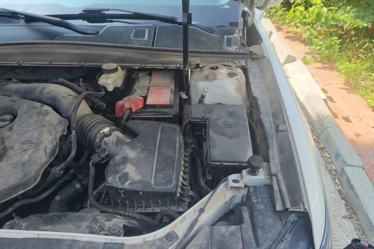 Used Ford Taurus 2015 EcoBoost 245 Luxury Model Engine Bay Left