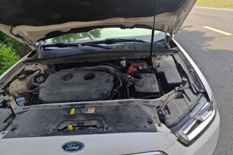 Used Ford Taurus 2015 EcoBoost 245 Luxury Model Engine Bay Left