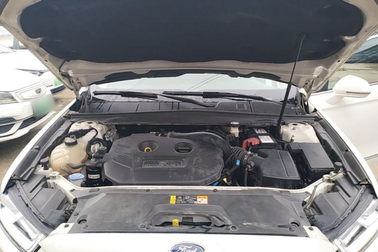 Used Ford Taurus 2015 EcoBoost 245 Luxury Model Engine Bay