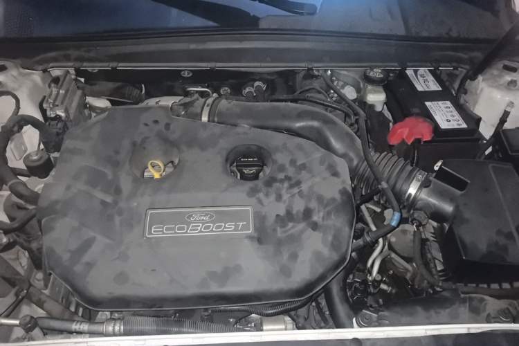Used Ford Taurus 2015 EcoBoost 245 Fashion Edition Engine Bay
