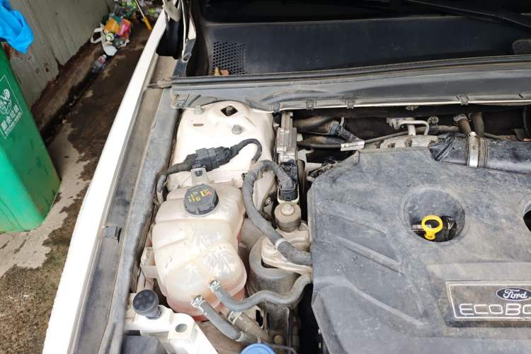 Used Ford Taurus 2015 EcoBoost 245 Luxury Model Engine Bay Right