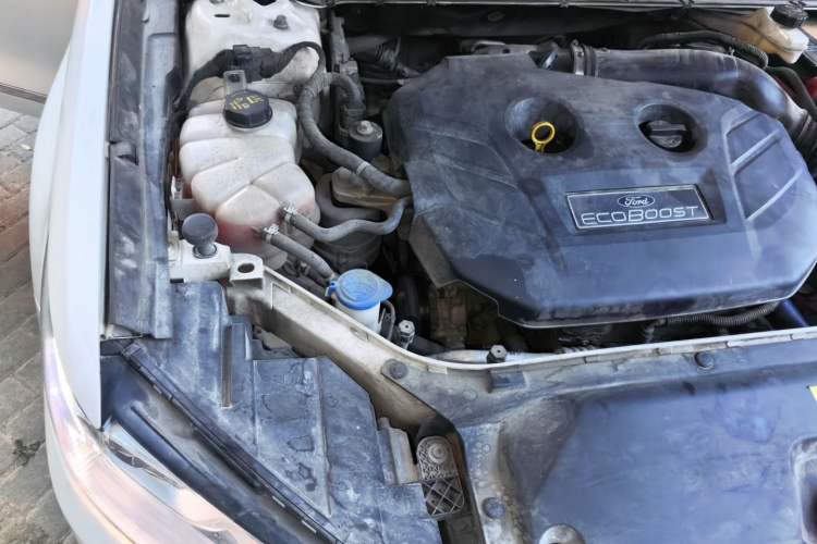 Used Ford Taurus 2015 EcoBoost 245 Luxury Model Engine Bay Right