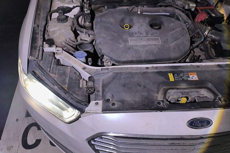 Used Ford Taurus 2015 EcoBoost 245 Luxury Model Engine Bay Right